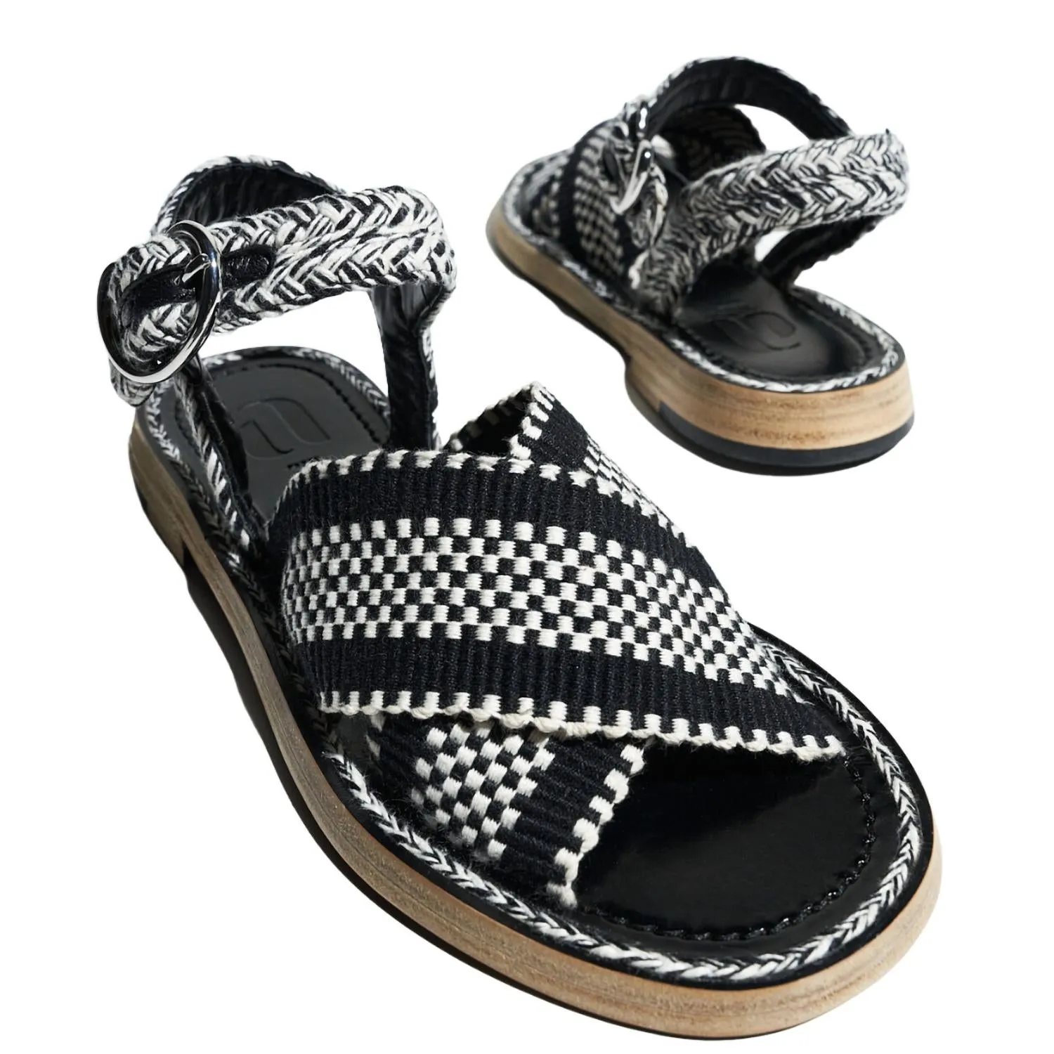 Aurora Flat Sandal In Ivory/black
