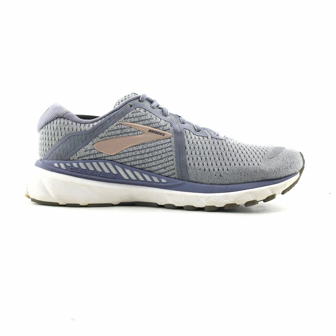 BROOKS ADRENA Brooks running shoe close-ups