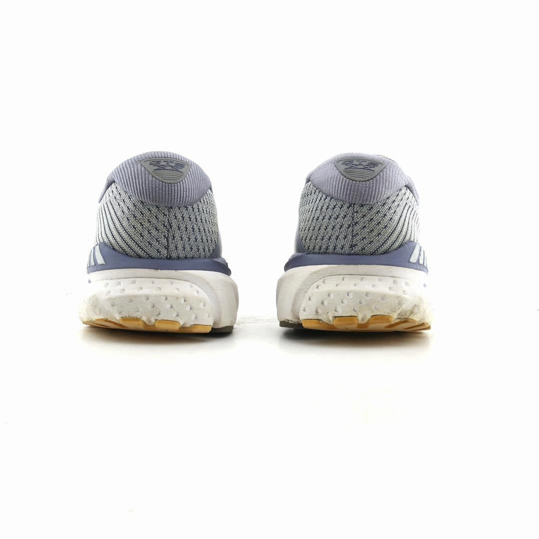 BROOKS ADRENA Brooks running shoe close-ups