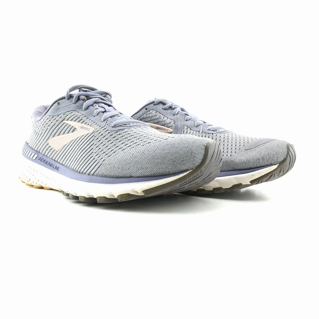 BROOKS ADRENA Brooks running shoe close-ups