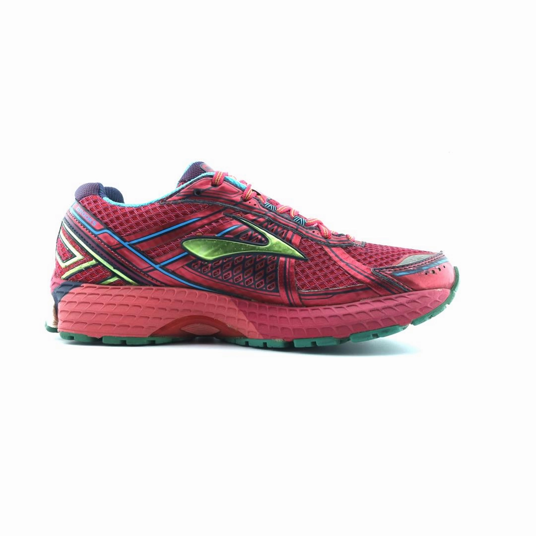 BROOKS ADRENALINE GTS 15 performance running shoe visuals