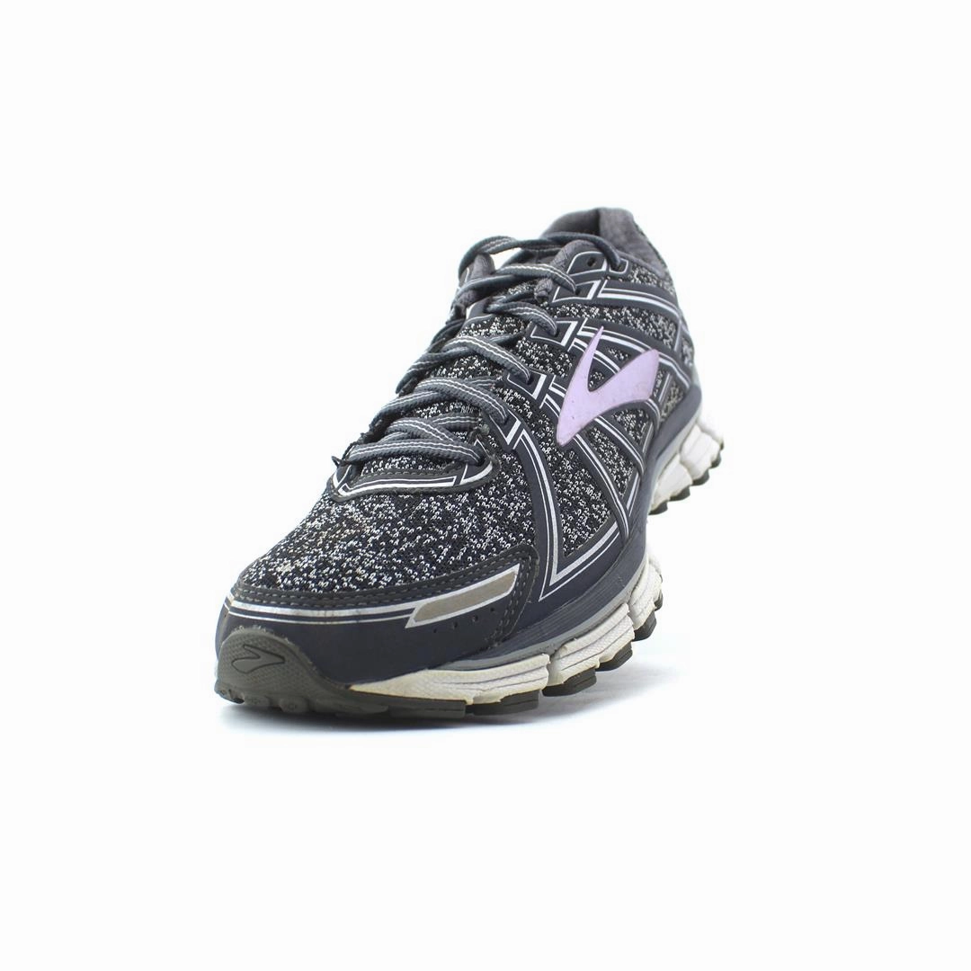 BROOKS ADRENALINE GTS 17 Brooks running footwear shots