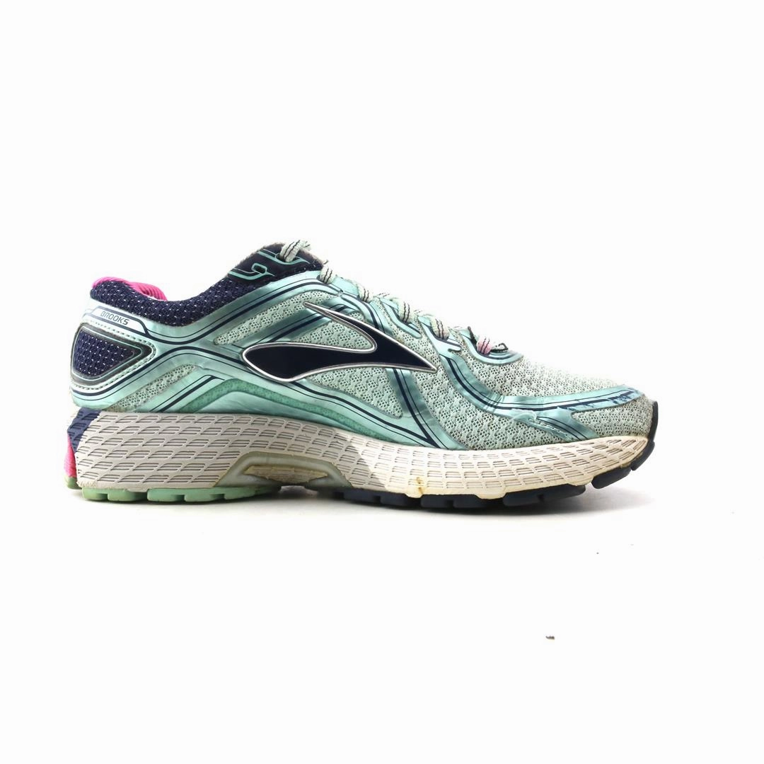 BROOKS ADRENALINE GTS 17 Brooks running shoe close-ups