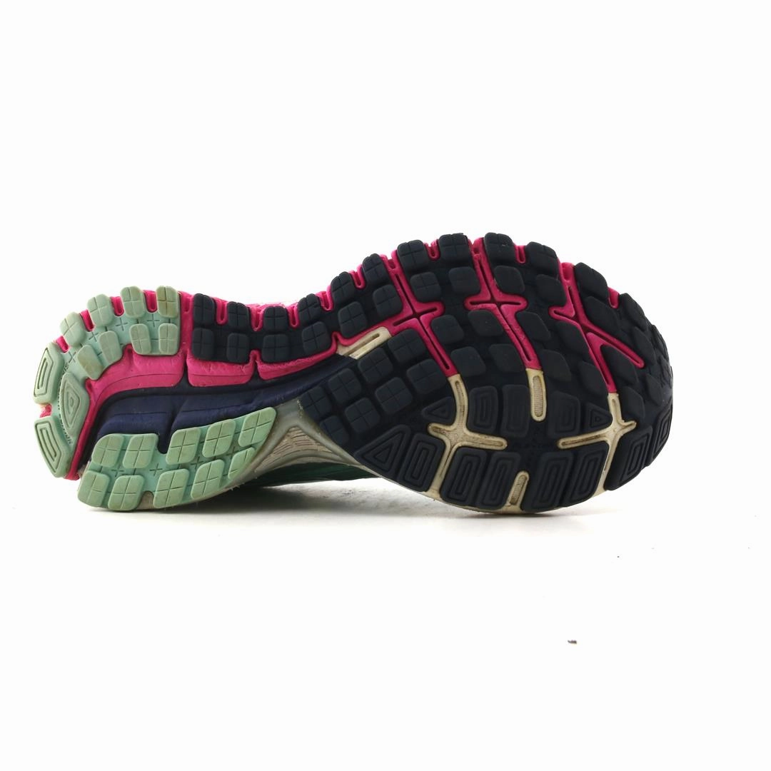 BROOKS ADRENALINE GTS 17 Brooks running shoe close-ups