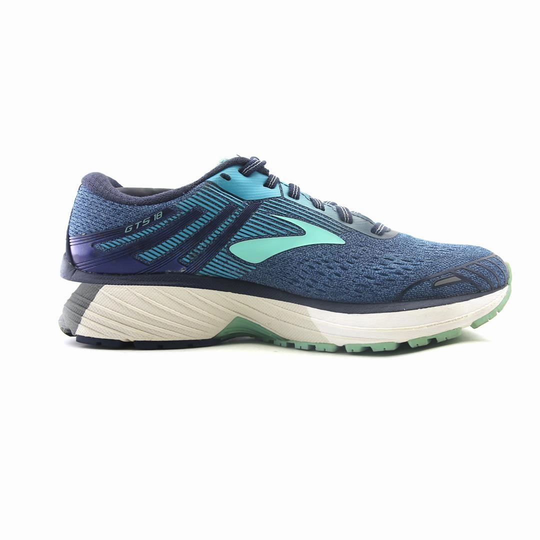 BROOKS ADRENALINE GTS  18 Brooks running footwear shots
