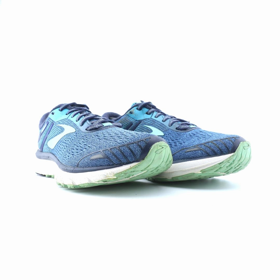 BROOKS ADRENALINE GTS 18 performance running shoe visuals