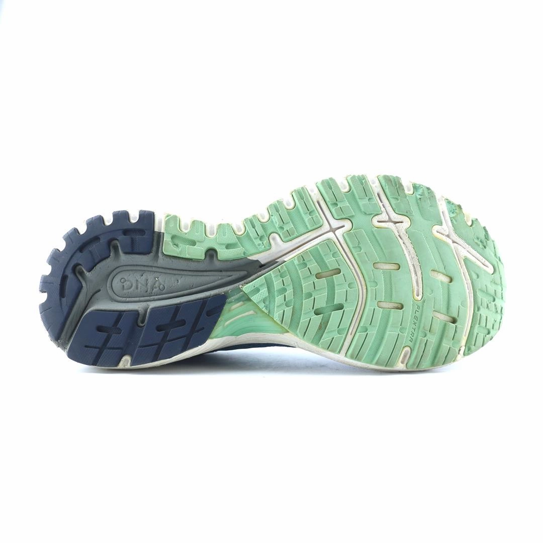 BROOKS ADRENALINE GTS 18 performance running shoe visuals