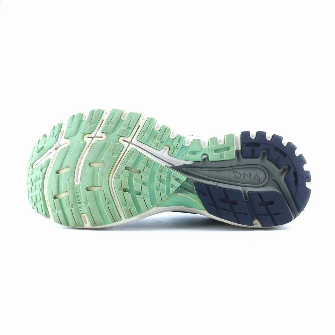 BROOKS ADRENALINE GTS 18 performance running shoe visuals