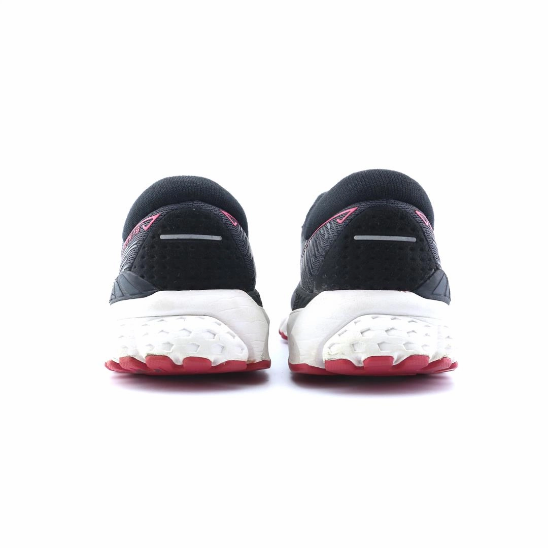 BROOKS ADRENALINE GTS 19 performance running shoe visuals