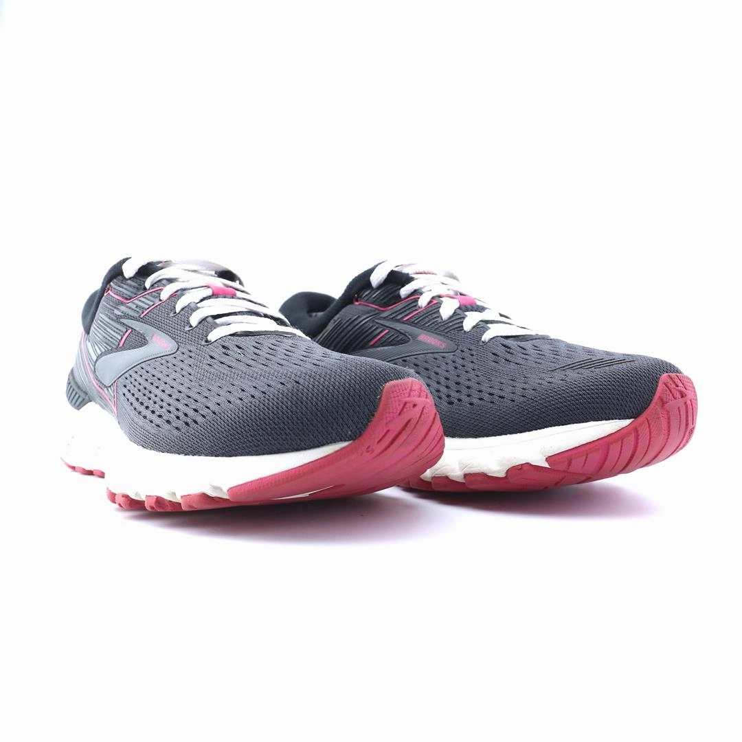 BROOKS ADRENALINE GTS 19 performance running shoe visuals