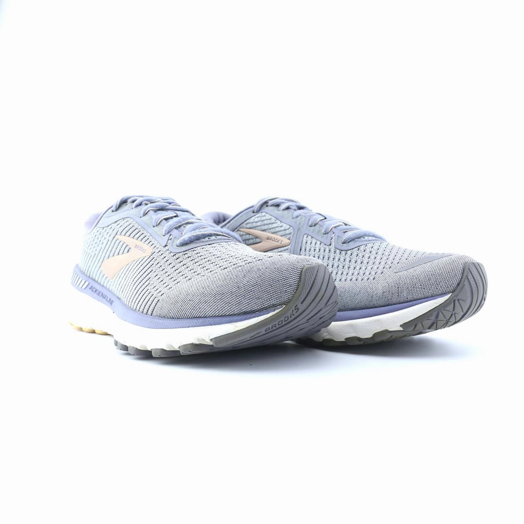 BROOKS ADRENALINE GTS 20 performance running shoe visuals
