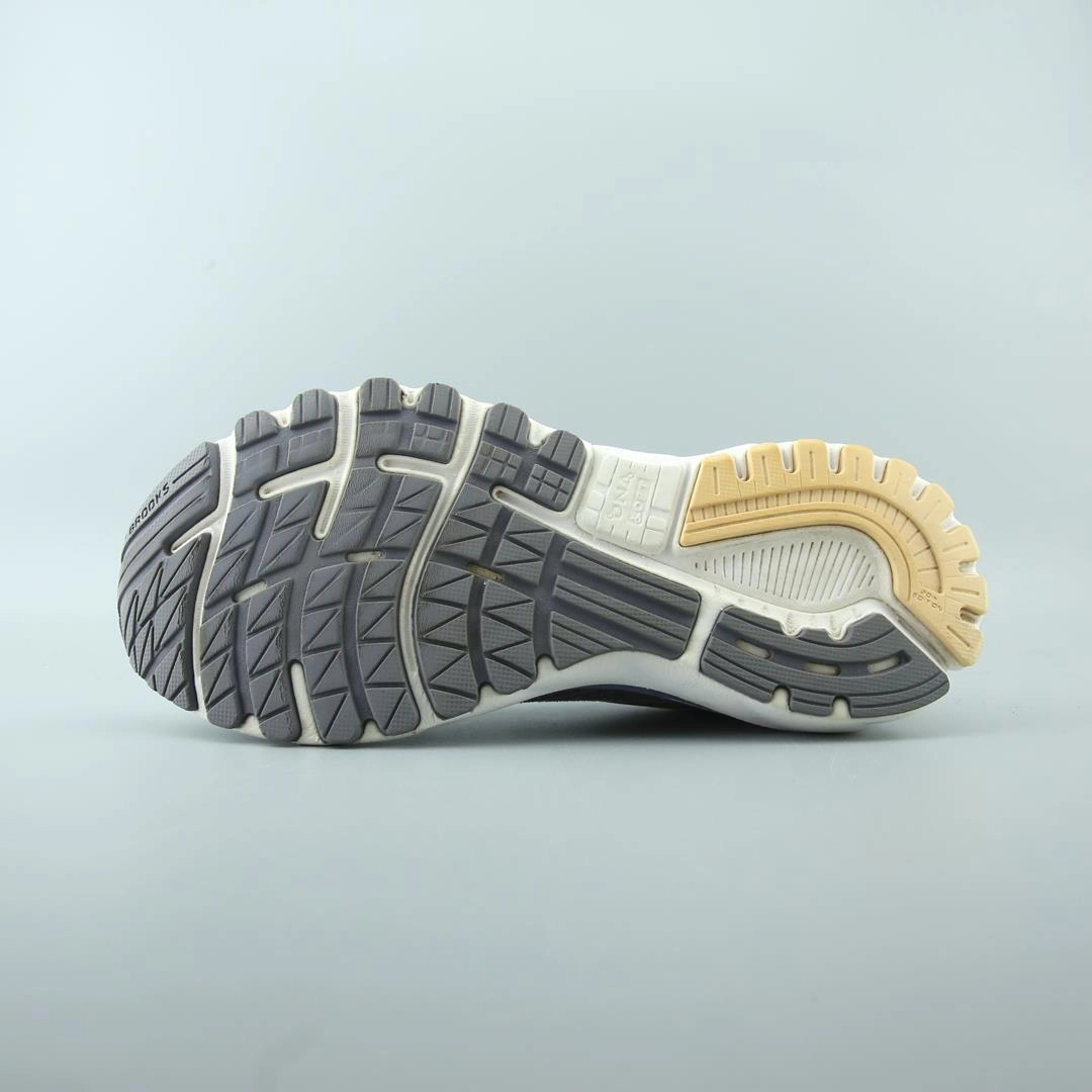 BROOKS ADRENALINE GTS 20 performance running shoe visuals