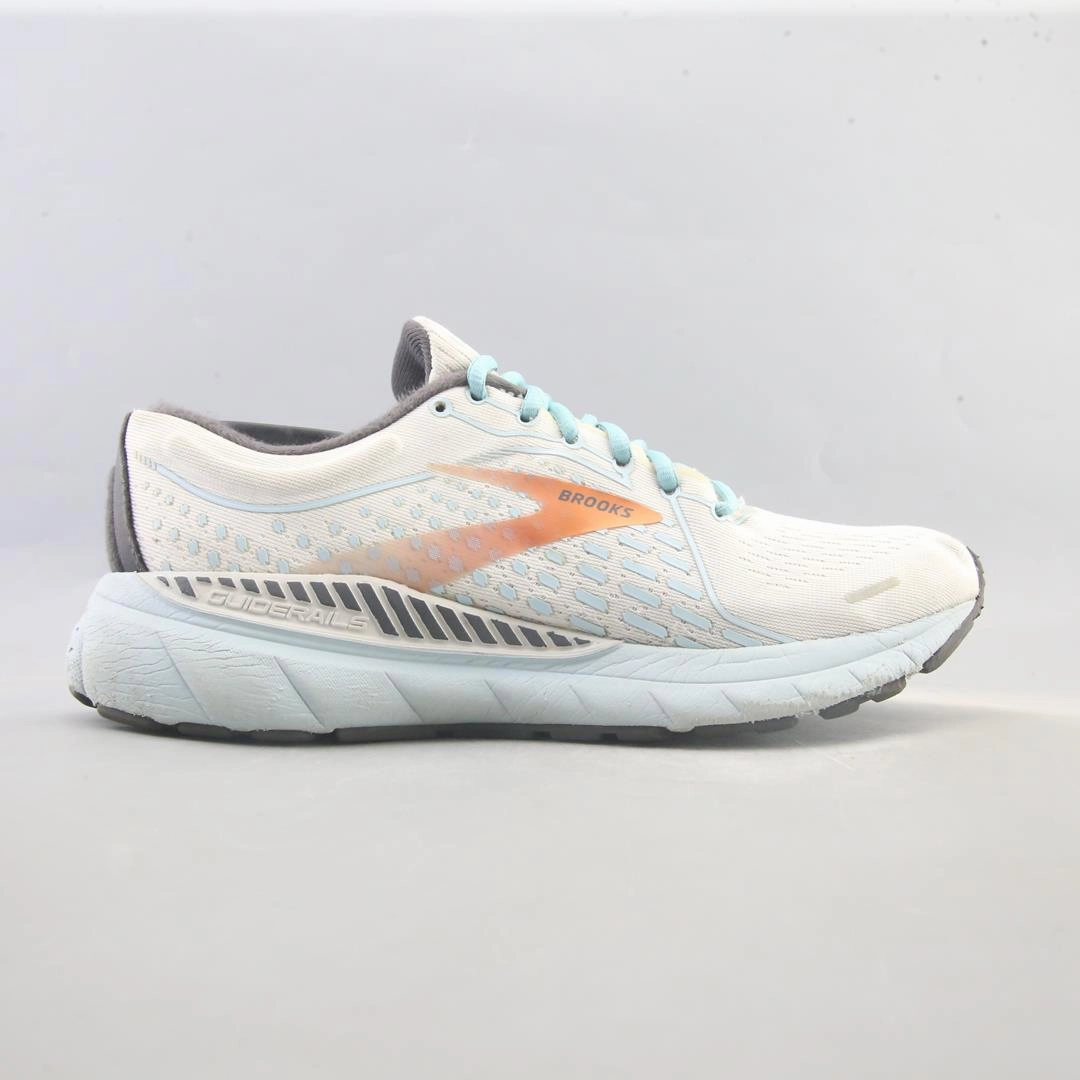 BROOKS ADRENALINE GTS 21 Brooks running footwear shots