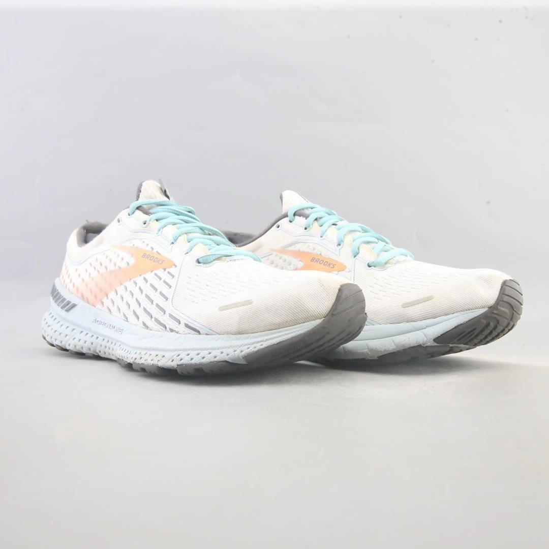 BROOKS ADRENALINE GTS 21 Brooks running footwear shots