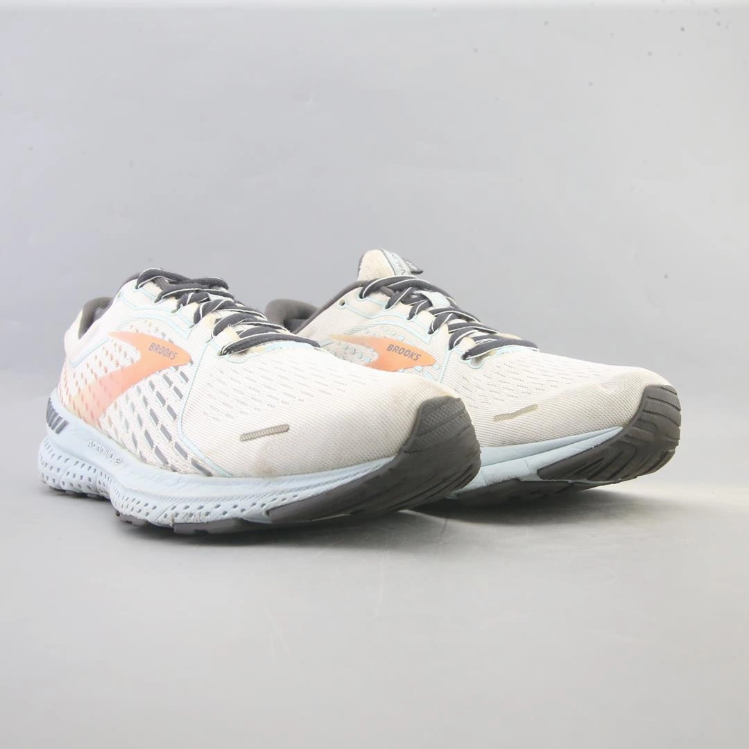 BROOKS ADRENALINE GTS 21 Brooks running footwear shots