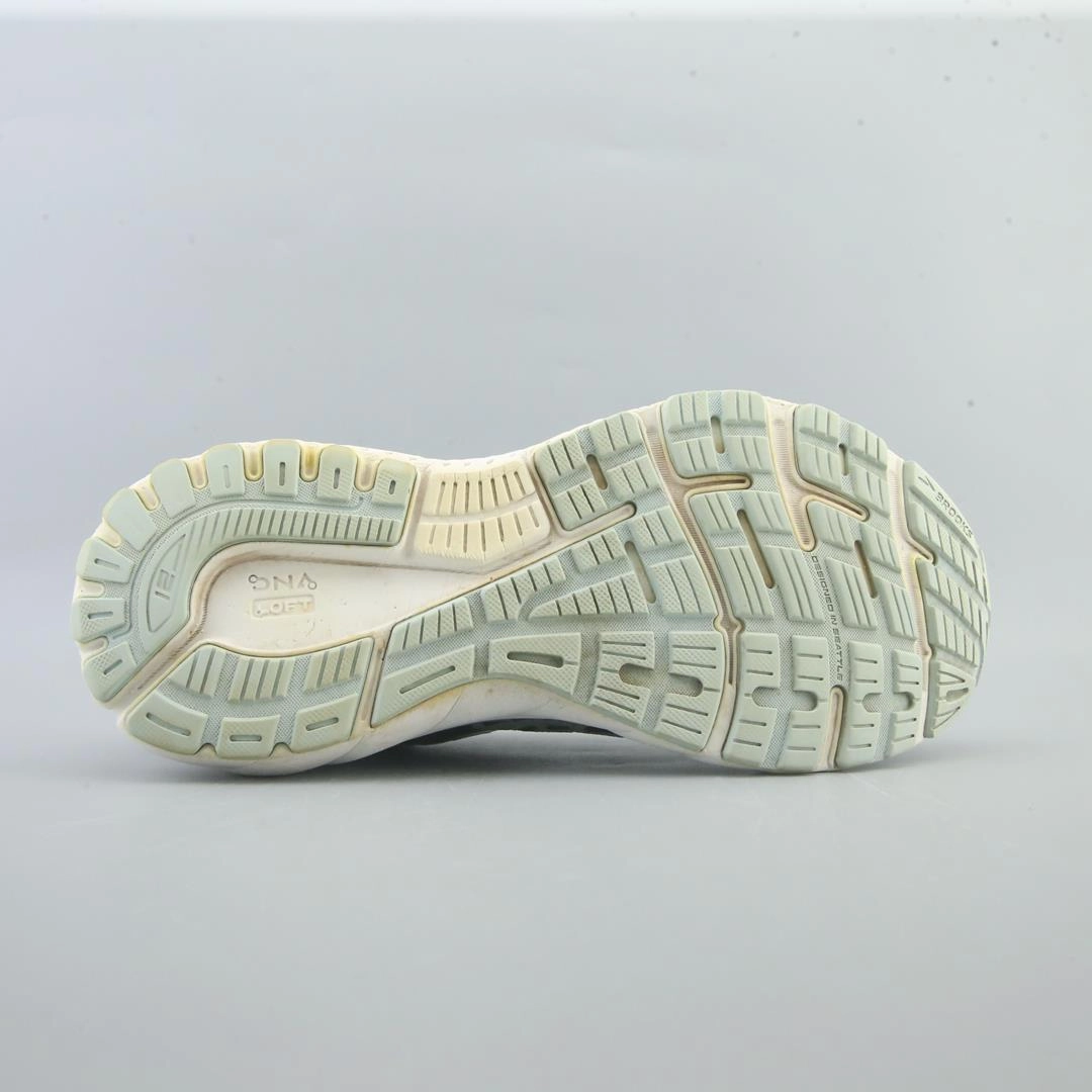 BROOKS ADRENALINE GTS 21 Brooks running shoe close-ups