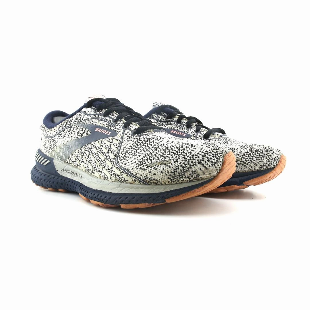 BROOKS ADRENALINE GTS 21 Brooks running shoe close-ups