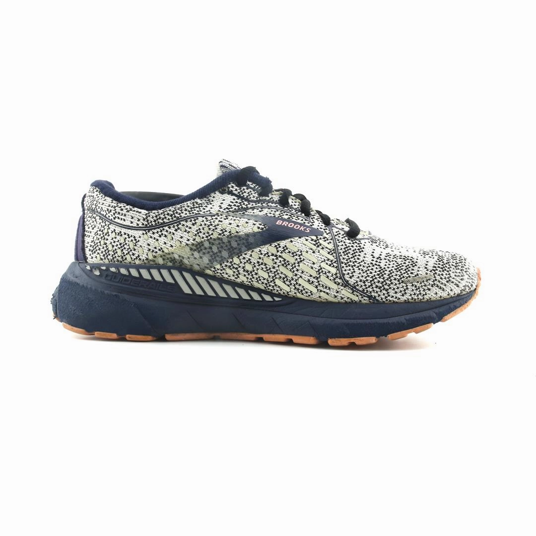 BROOKS ADRENALINE GTS 21 Brooks running shoe close-ups