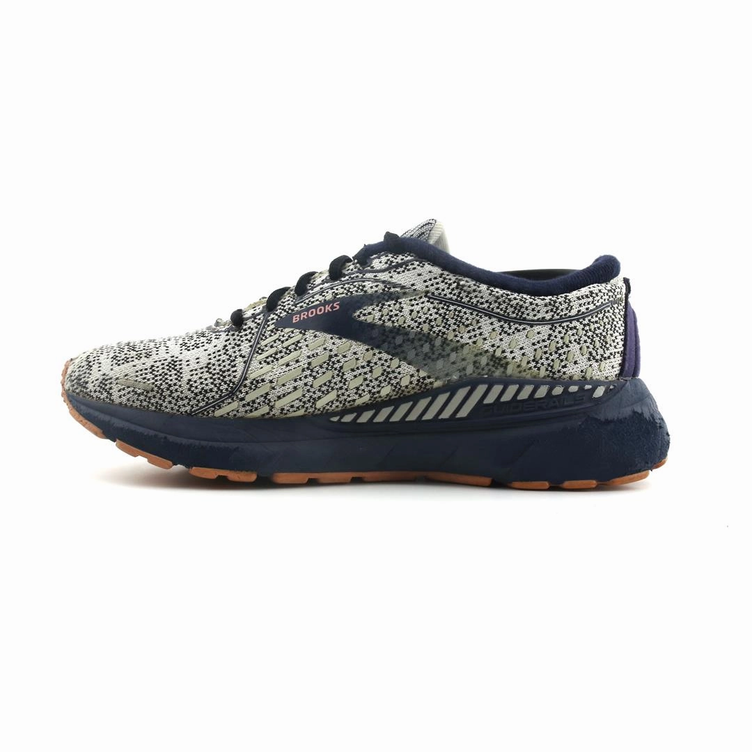 BROOKS ADRENALINE GTS 21 Brooks running shoe close-ups
