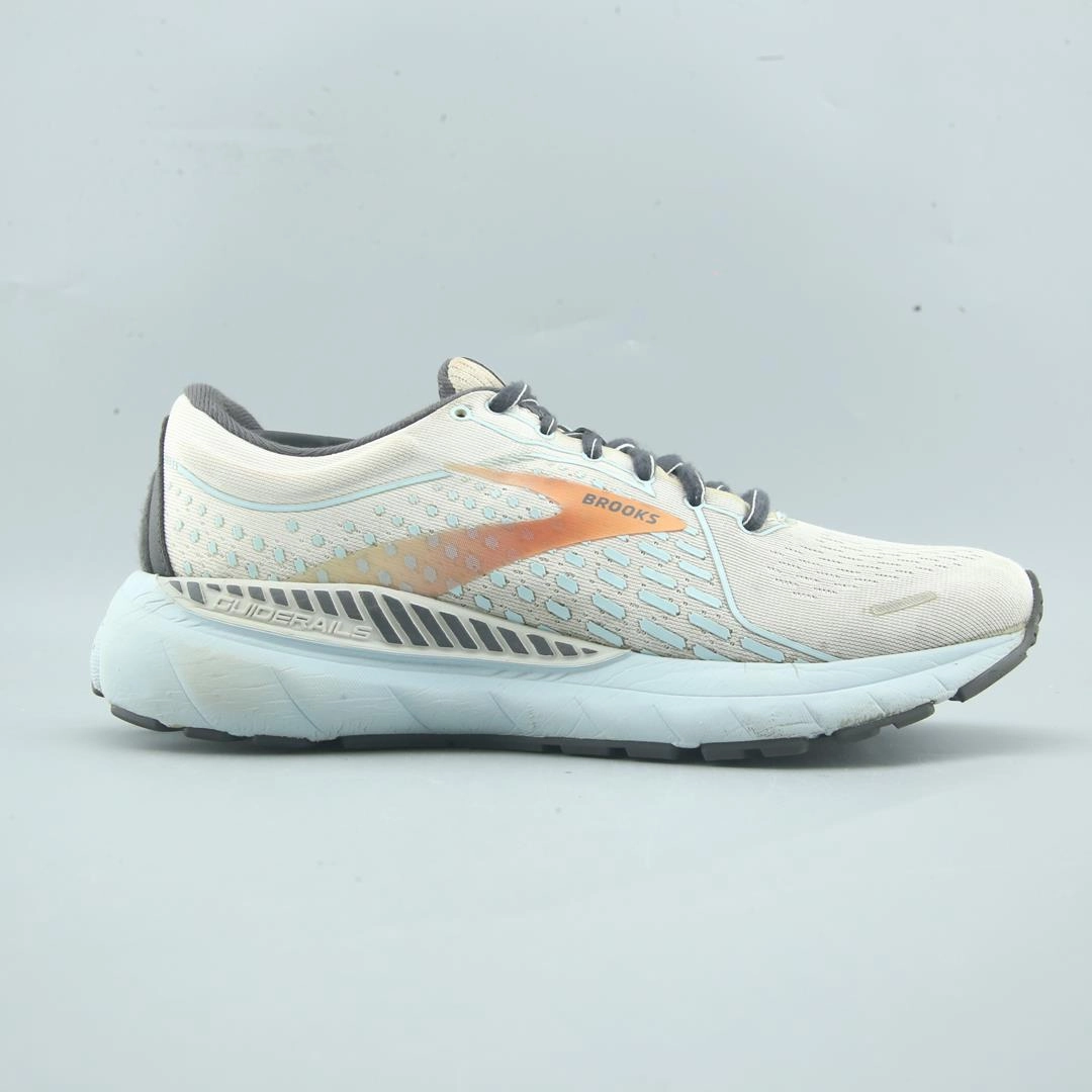 BROOKS ADRENALINE GTS 21 lightweight running shoe photos