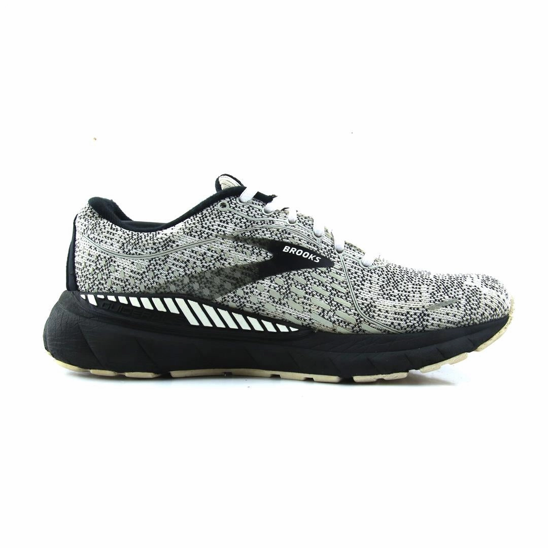BROOKS ADRENALINE GTS 21 performance running shoe visuals