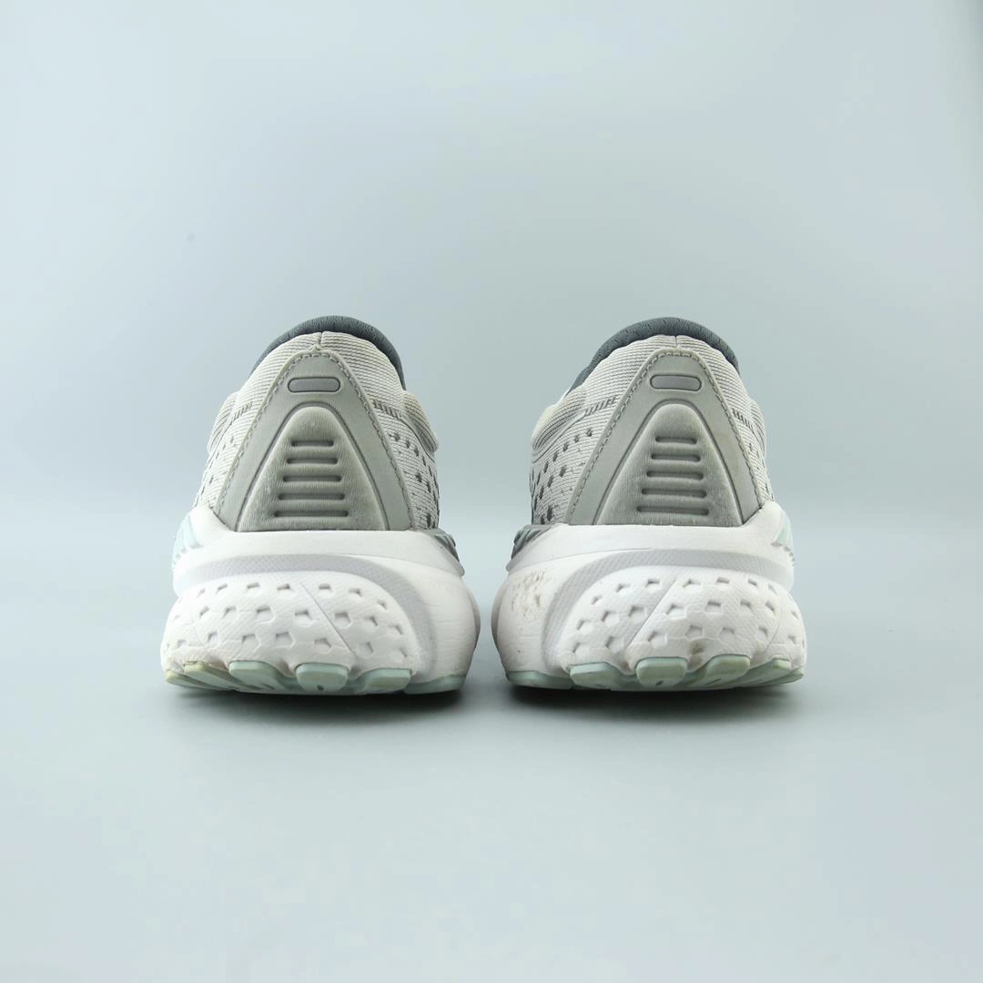 BROOKS ADRENALINE GTS 21 performance running shoe visuals