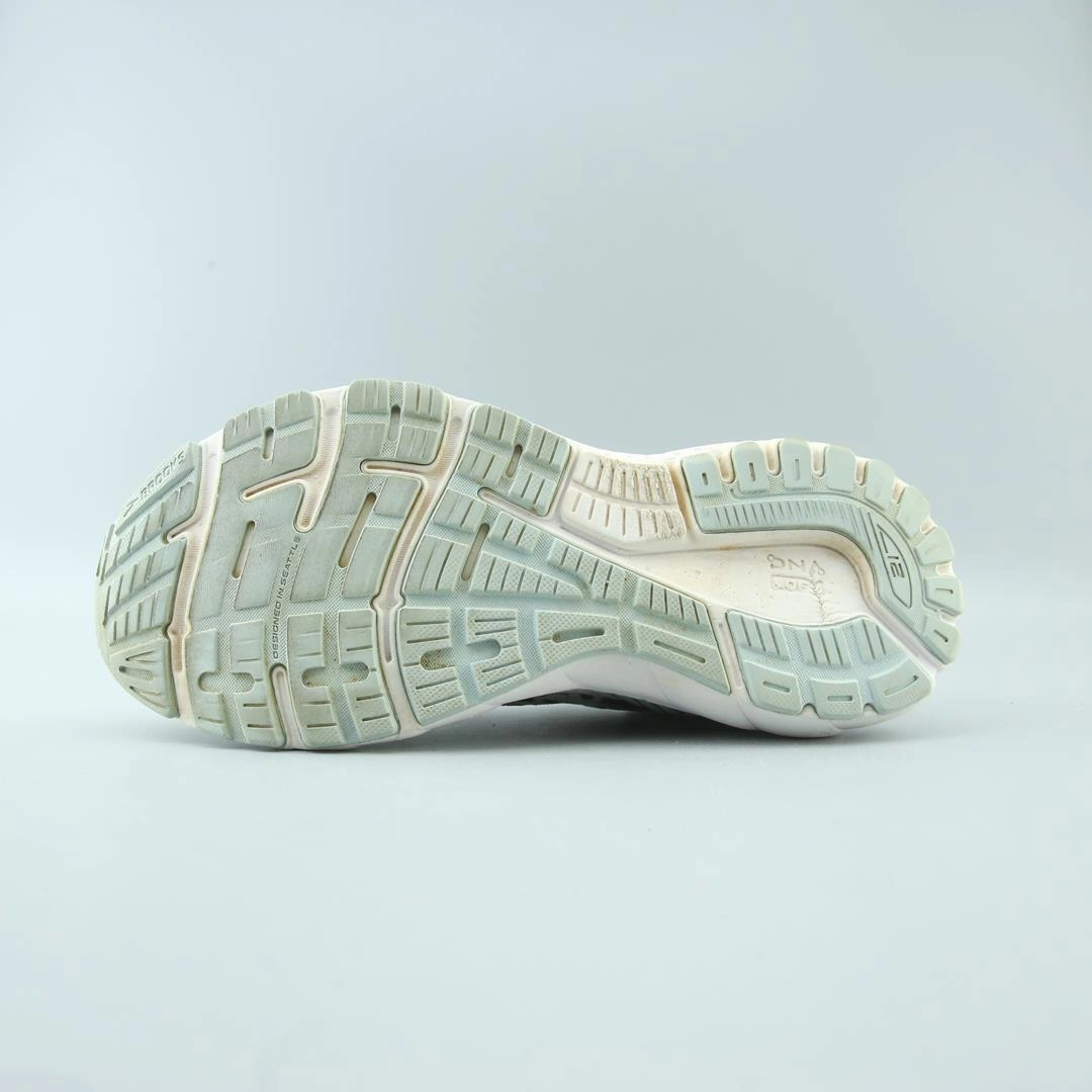 BROOKS ADRENALINE GTS 21 performance running shoe visuals