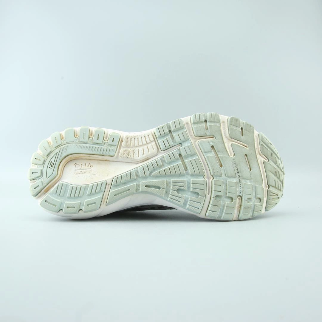 BROOKS ADRENALINE GTS 21 performance running shoe visuals