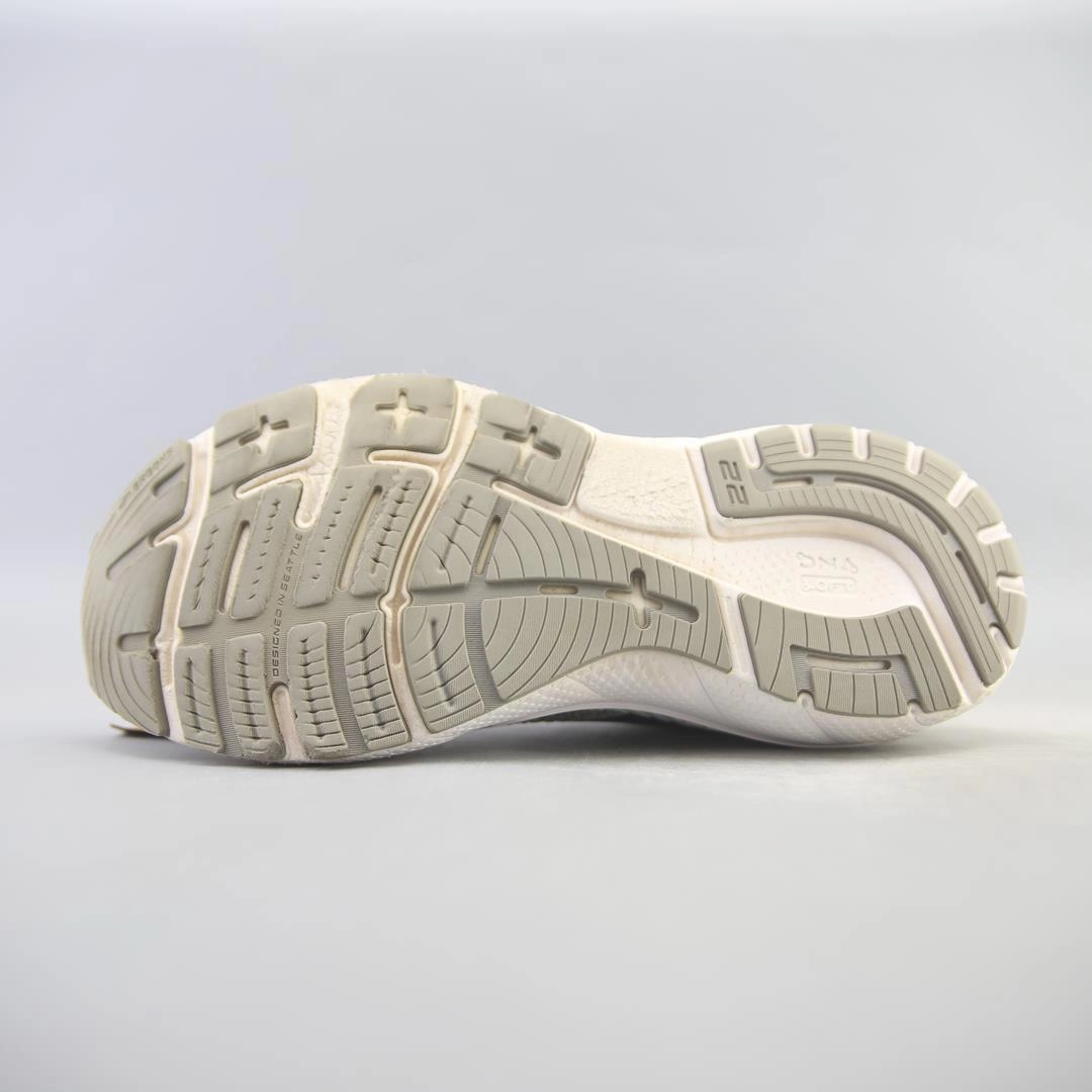 BROOKS ADRENALINE GTS 22 Brooks running footwear shots