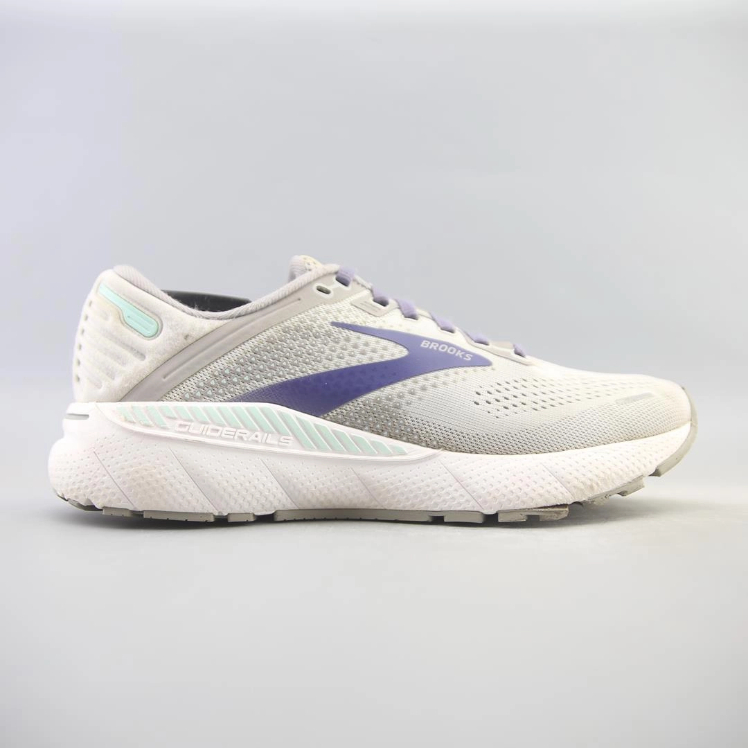 BROOKS ADRENALINE GTS 22 Brooks running footwear shots
