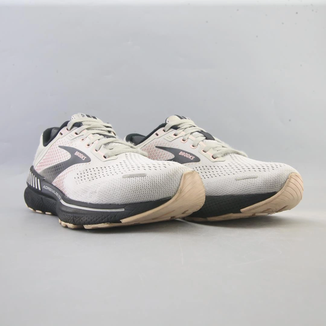 BROOKS ADRENALINE GTS 22 Brooks running footwear shots