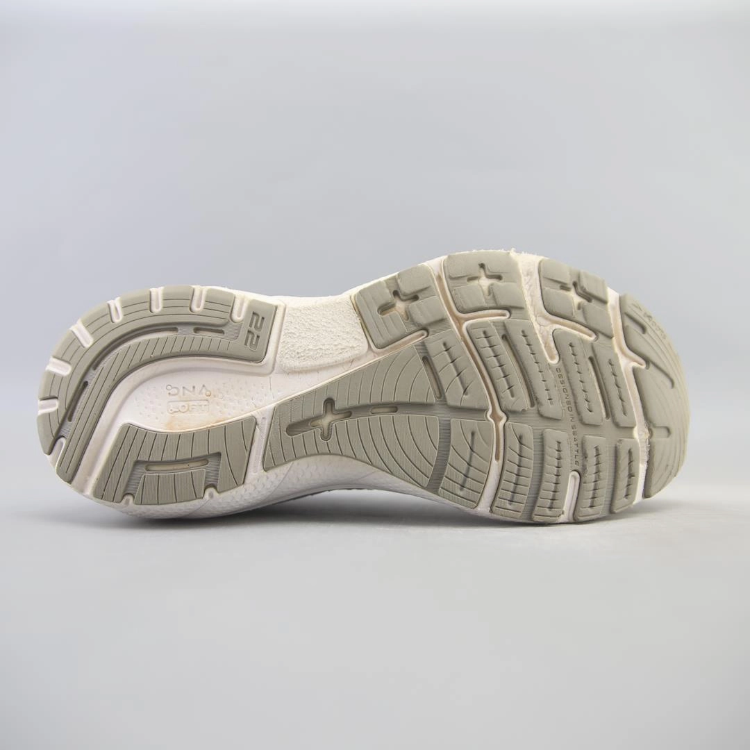 BROOKS ADRENALINE GTS 22 Brooks running footwear shots