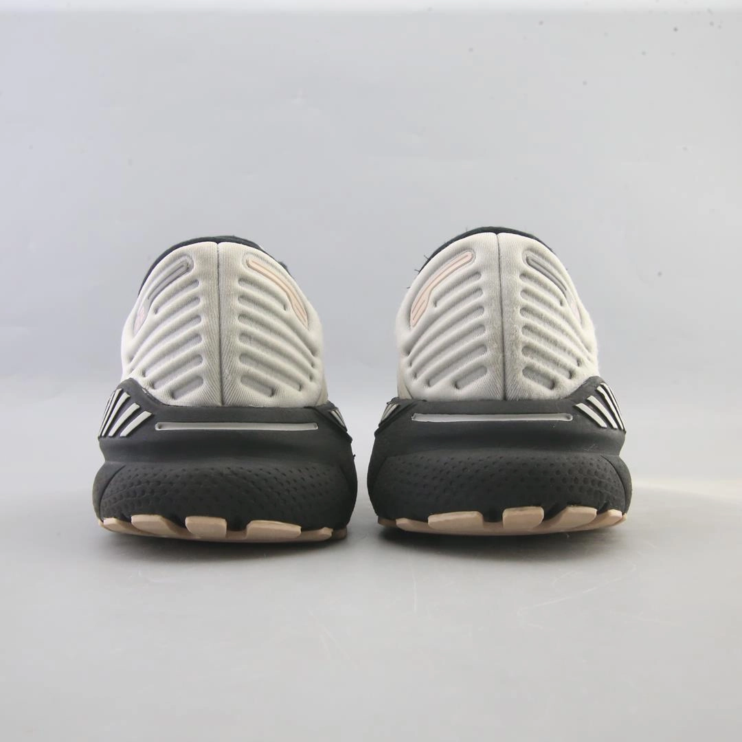 BROOKS ADRENALINE GTS 22 Brooks running footwear shots