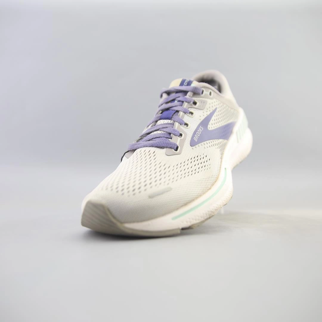 BROOKS ADRENALINE GTS 22 Brooks running footwear shots