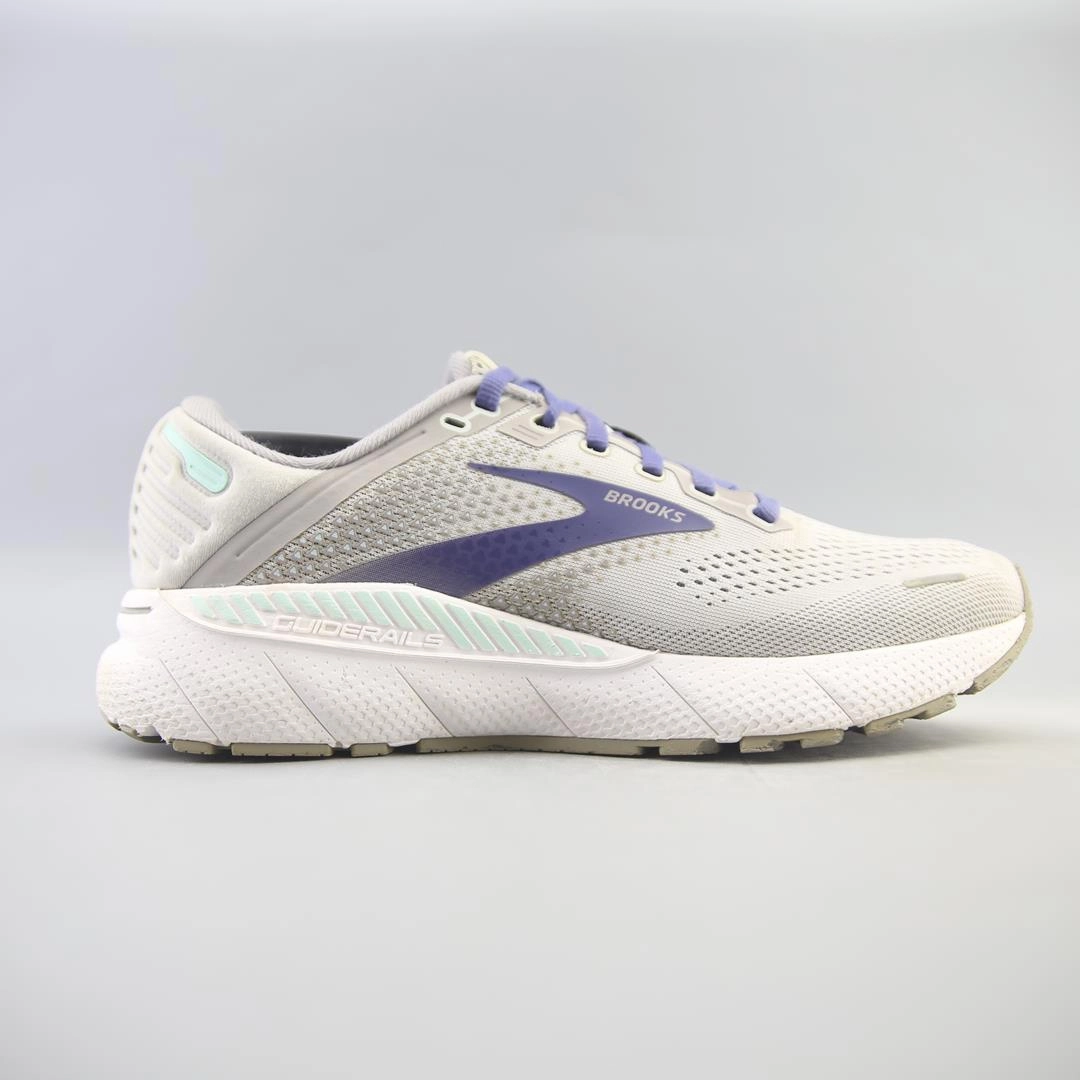 BROOKS ADRENALINE GTS 22 Brooks running footwear shots