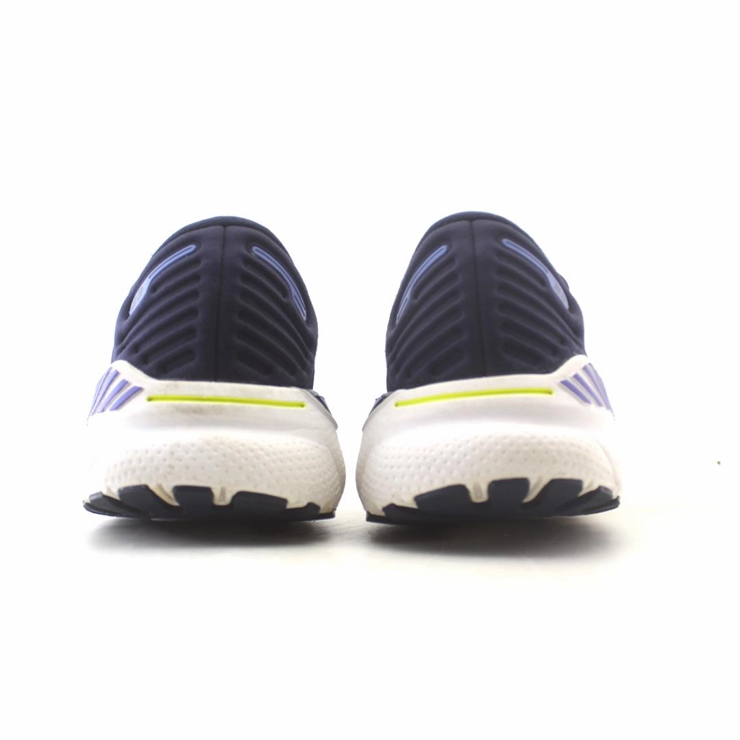 BROOKS ADRENALINE GTS 22 Brooks running footwear shots
