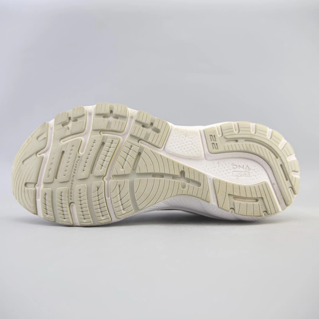 BROOKS ADRENALINE GTS 22 Brooks running shoe close-ups