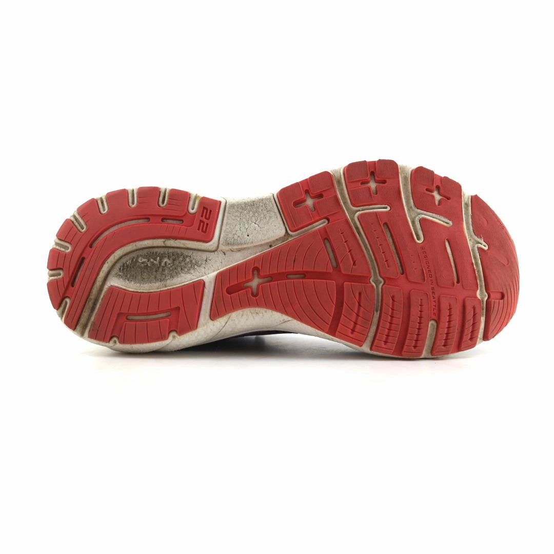 BROOKS ADRENALINE GTS 22 Brooks running shoe close-ups