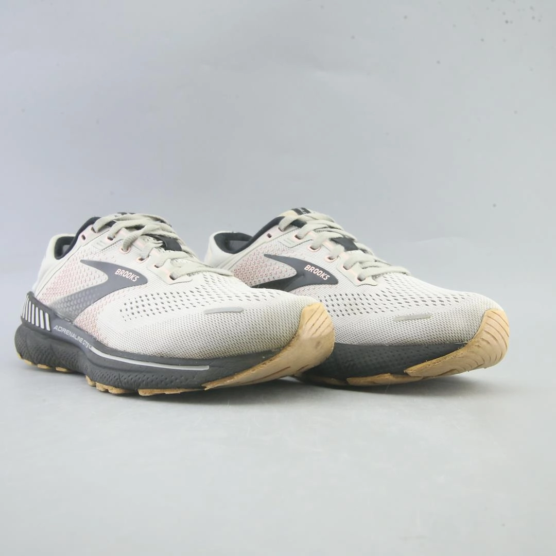 BROOKS ADRENALINE GTS 22 Brooks running shoe close-ups