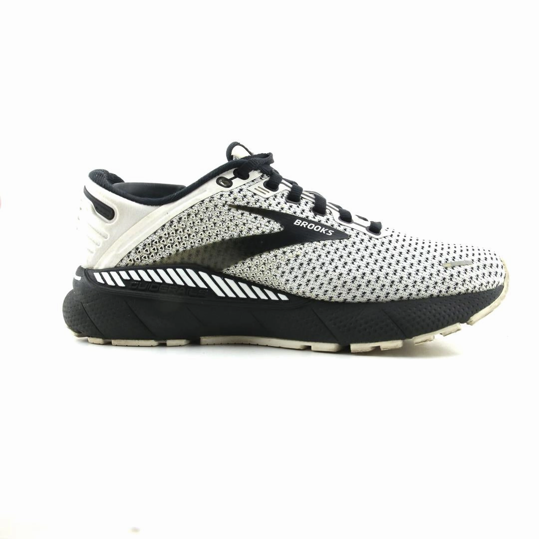 BROOKS ADRENALINE GTS 22 Brooks running shoe close-ups