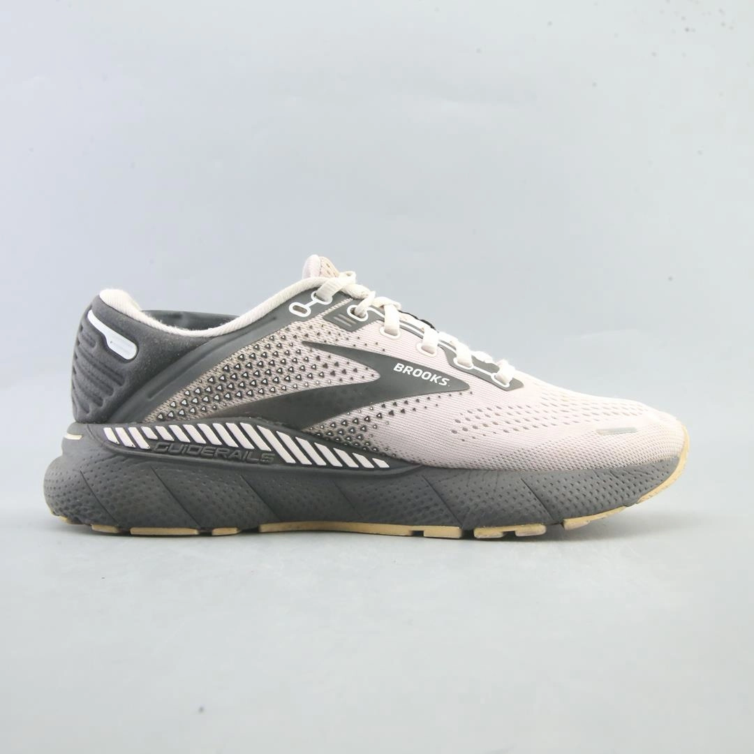 BROOKS ADRENALINE GTS 22 Brooks running shoe close-ups