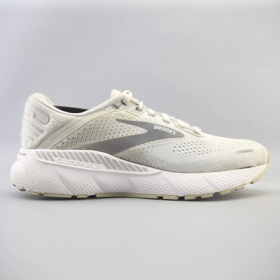 BROOKS ADRENALINE GTS 22 Brooks running shoe close-ups