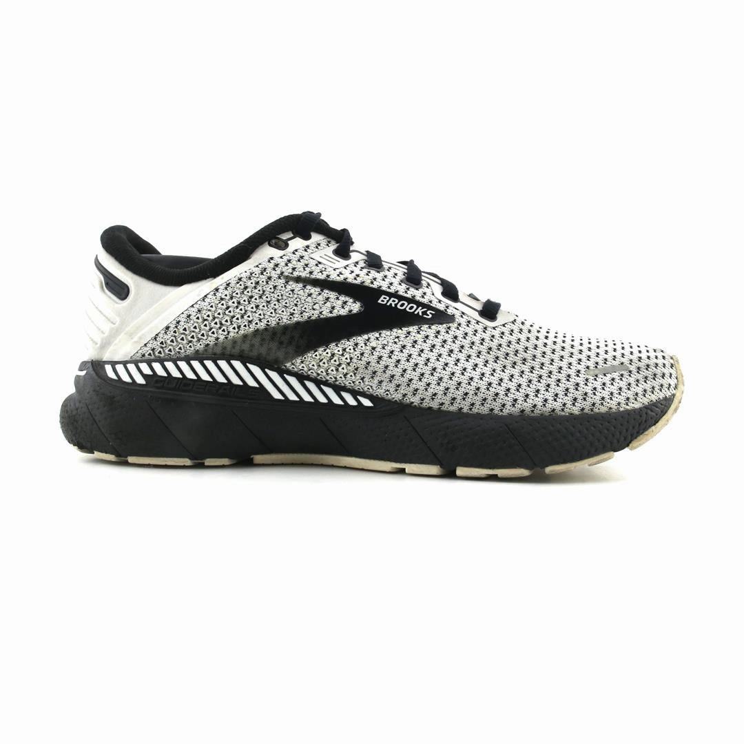 BROOKS ADRENALINE GTS 22 Brooks running shoe close-ups