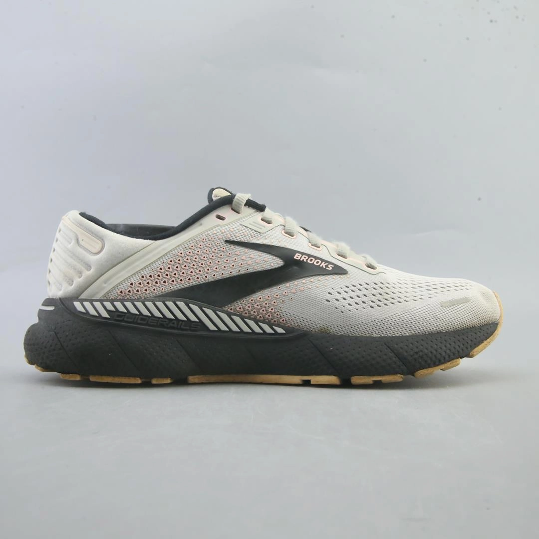 BROOKS ADRENALINE GTS 22 Brooks running shoe close-ups