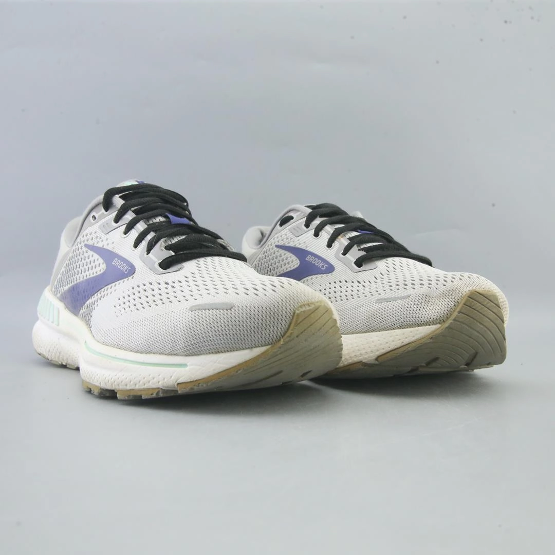 BROOKS ADRENALINE GTS 22 Brooks running shoe close-ups