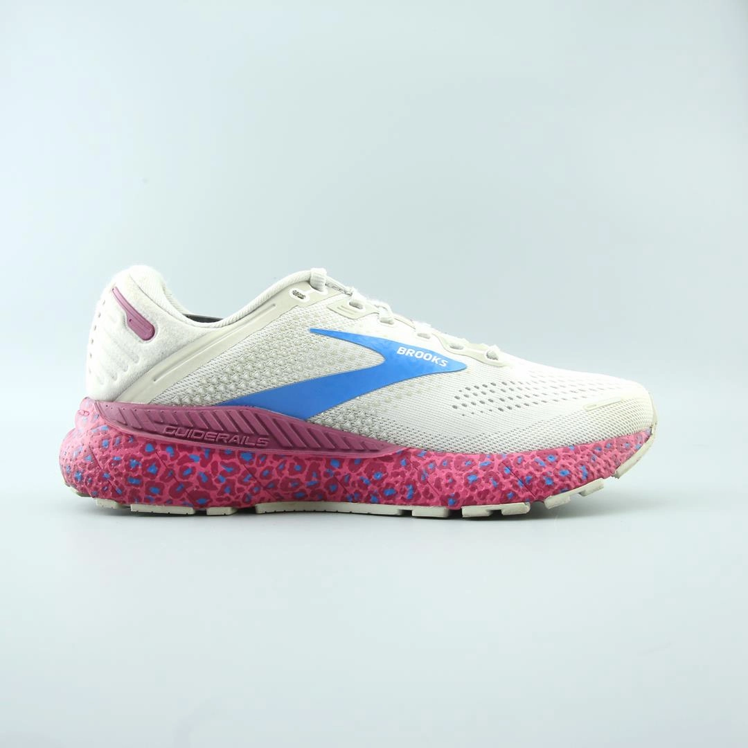 BROOKS ADRENALINE GTS 22 Brooks trainer design images
