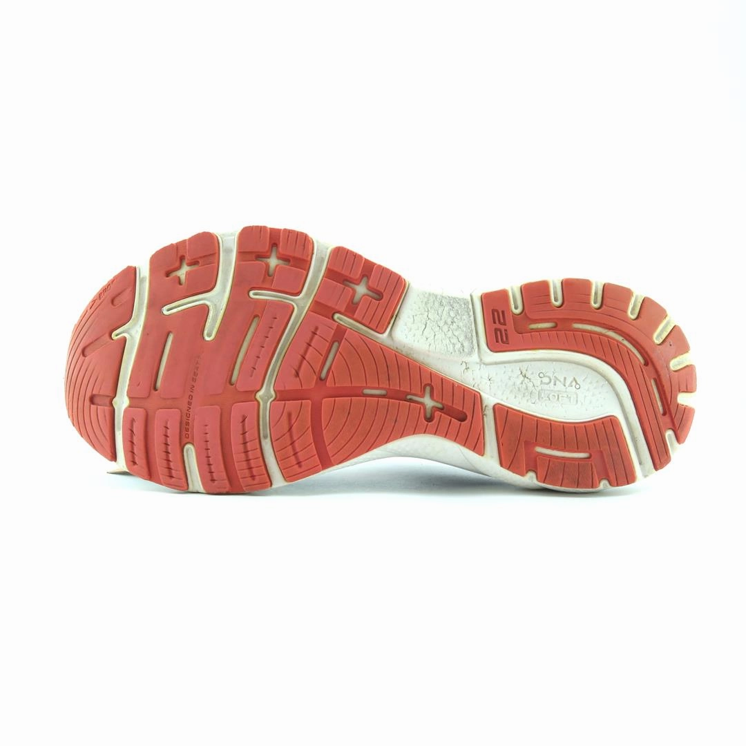 BROOKS ADRENALINE GTS 22 lightweight running shoe photos