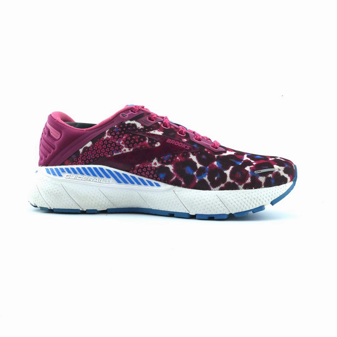 BROOKS ADRENALINE GTS 22 performance running shoe visuals