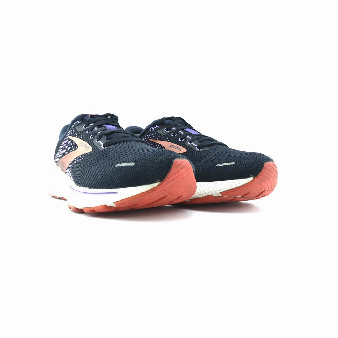 BROOKS ADRENALINE GTS 22 performance running shoe visuals
