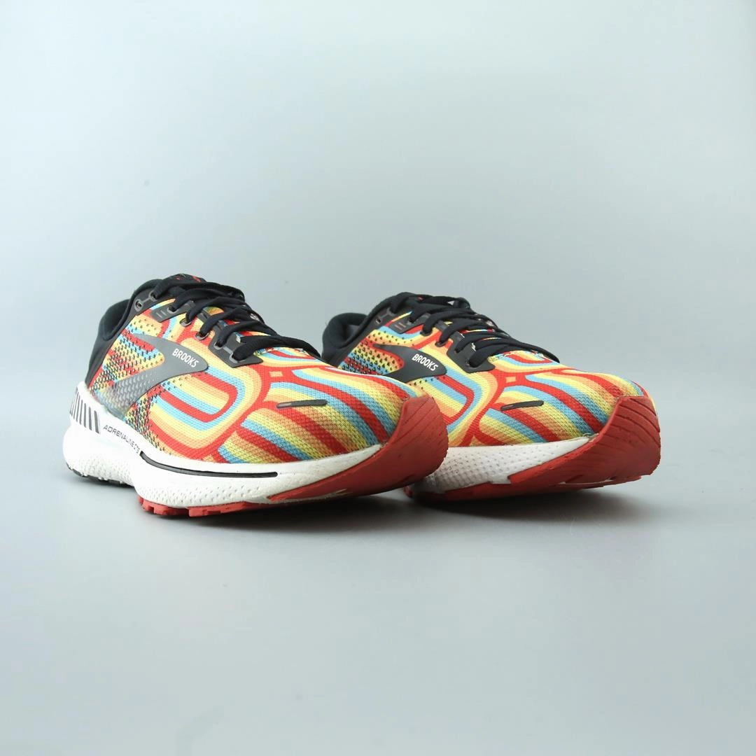 BROOKS ADRENALINE GTS 22 performance running shoe visuals